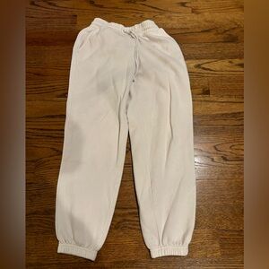 Size small sweatpants from Abercrombie. Great condition.